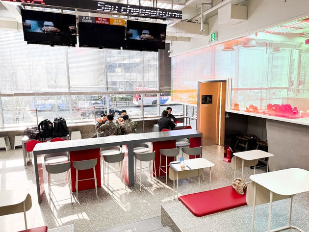 「ロッテリア弘大店」で新体験を！