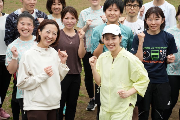 5kmのランニングを終えた石川佳純さんと一般参加者