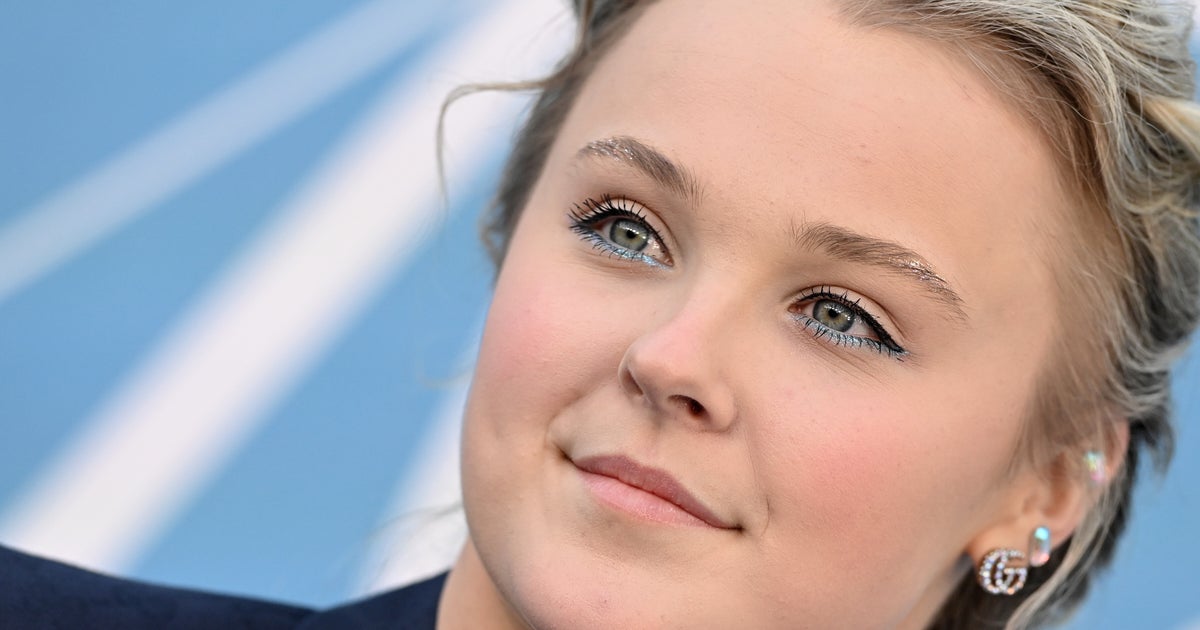 JoJo Siwa Says Time On Reality Show Made Her Realize She's 'Not A Lesbian'