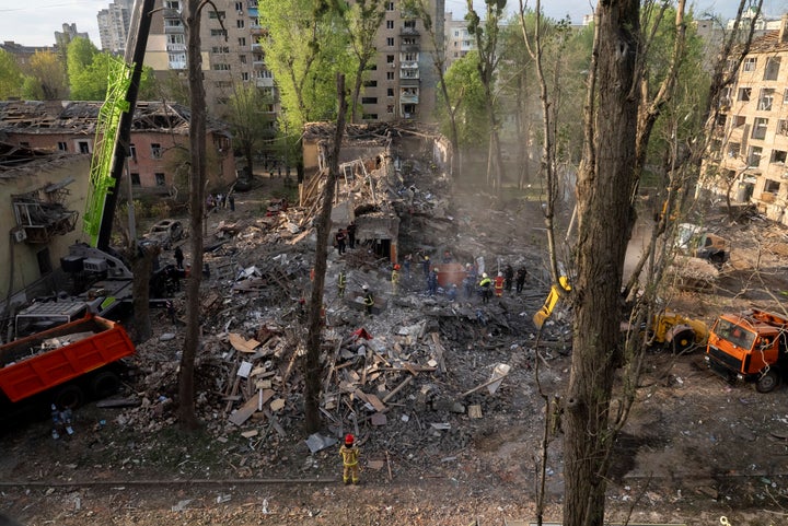 Rescue workers clear nan rubble aft a Russian onslaught successful a residential vicinity successful Kyiv, Ukraine, connected April 24, 2025.