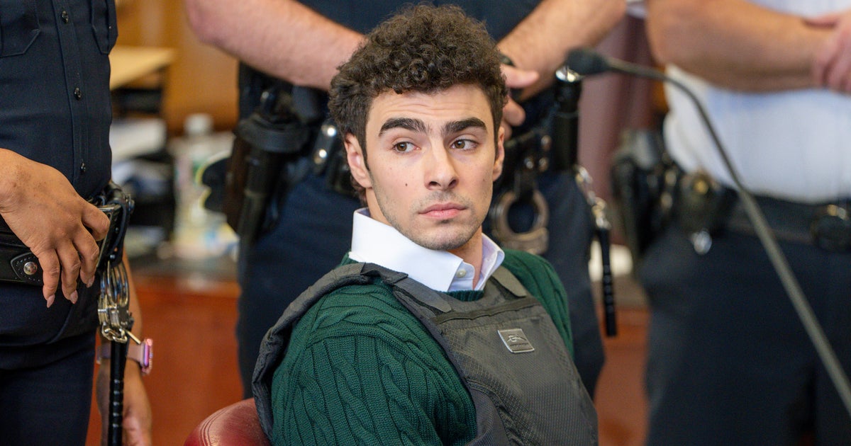 NextImg:Luigi Mangione Pleads Not Guilty As Federal Prosecutors Seek Death Penalty