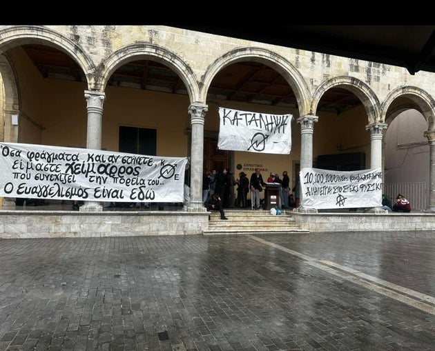 Εξωτερική άποψη του σπουδαίου Ενετικού μνημείου εν ώρα κατάληψης