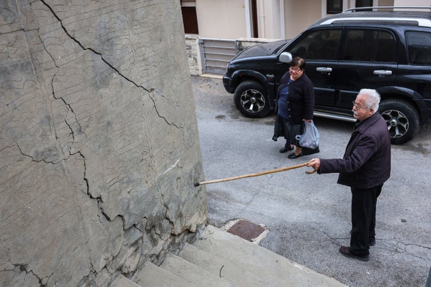 Ρηγματώσεις εντοπίζονταν σε δρόμους και σπίτια 