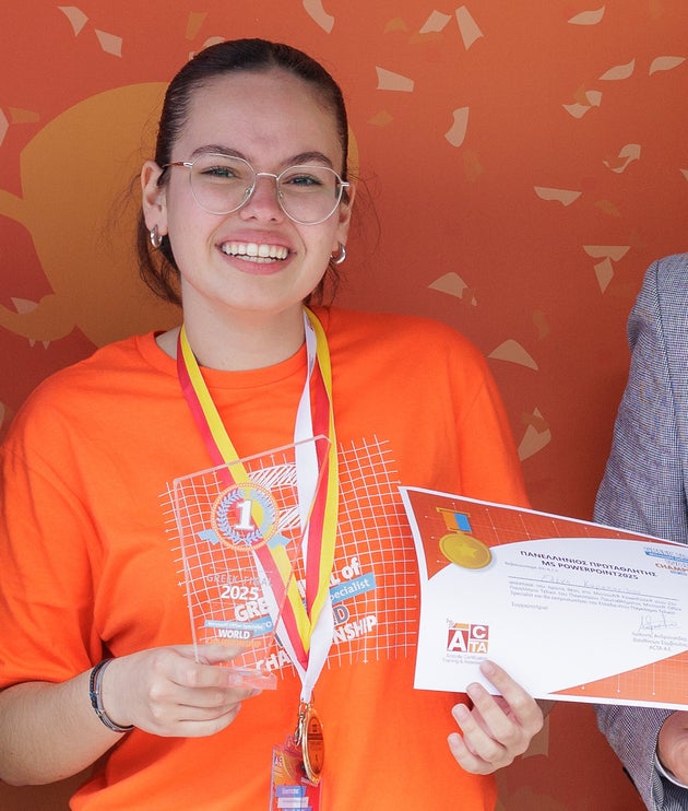 Η Ελένη Καρακασίδου.