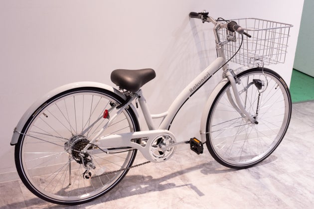 「ラクノリプラス」はネイビーとグレージュの2色。写真はグレージュ