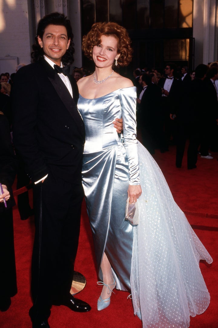 Geena Davis Says These Who Hated Her Poofy 1992 Oscars Costume Can ‘F**K’ Off - The Boston Courier 4 Davis with her partner at the time, Jeff Goldblum, during the 61st Annual Academy Awards in which she won Best Actress in a Supporting Role for her turn in 1989’s “The Accidental Tourist.”