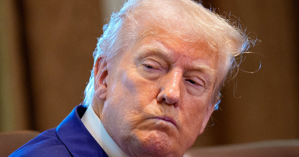 NextImg:People Are Cringing At 1 Element Of Trump's Cabinet Meeting — Watch Out For This Red Flag