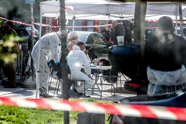 Έκρηξη τα ξημερώματα του Σαββάτου έξω από υπόγειο πάρκινγκ πολυκατοικίας και κάτω από υποκατάστημα τράπεζας, στο κέντρο της Θεσσαλονίκης. Σάββατο 3 Μαϊου 2025 (ΒΑΣΙΛΗΣ ΒΕΡΒΕΡΙΔΗΣ / ΜΟΤΙΟΝ ΤΕΑΜ)