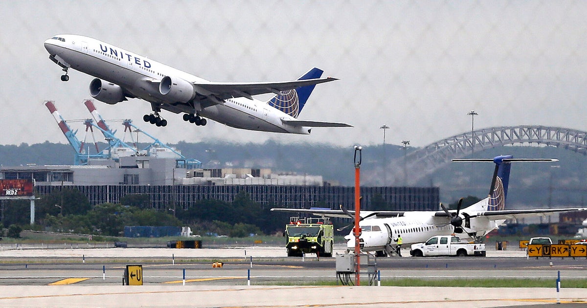 United Airlines Cuts 35 Daily Flights At Newark Airport, Citing Air Traffic Controller Shortage