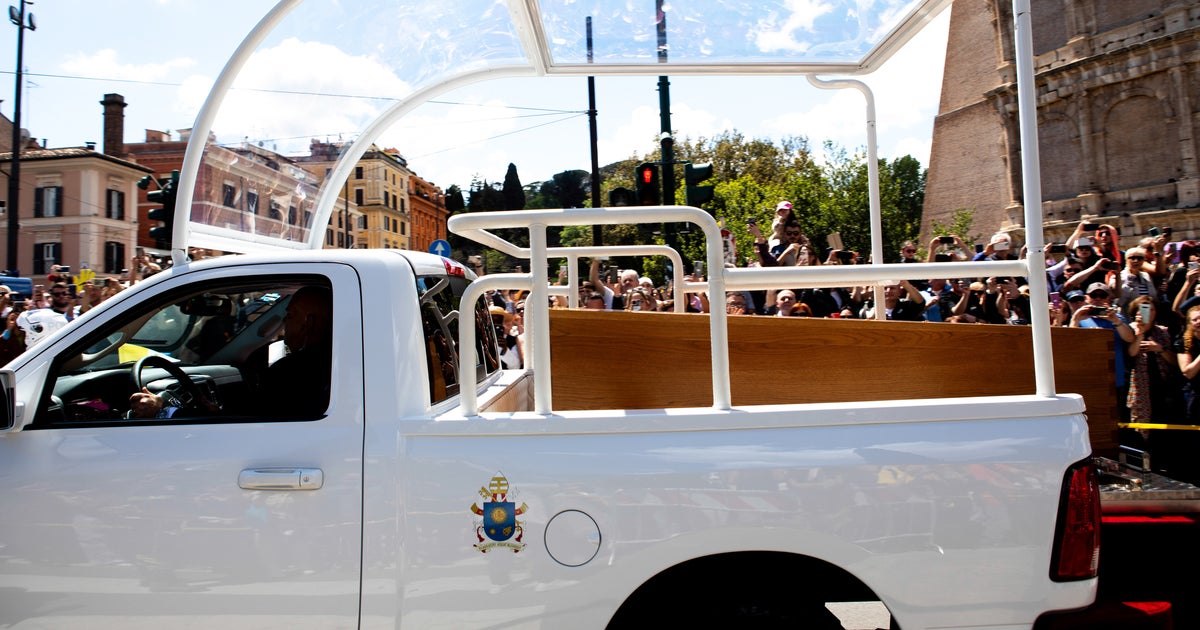 NextImg:'Popemobile' Turns Into Health Clinic For Gaza's Children, As Pope Francis Wished
