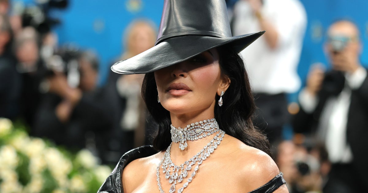 NextImg:Kim Kardashian's Met Gala Outfit Is So Bonkers She Looks Like A '90s Cartoon