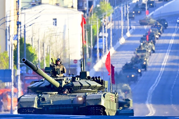 Τανκ στη Μόσχα για την μεγάλη στρατιωτική παρέλαση στην Κόκκινη Πλατεία για την Ημέρα της Νίκης