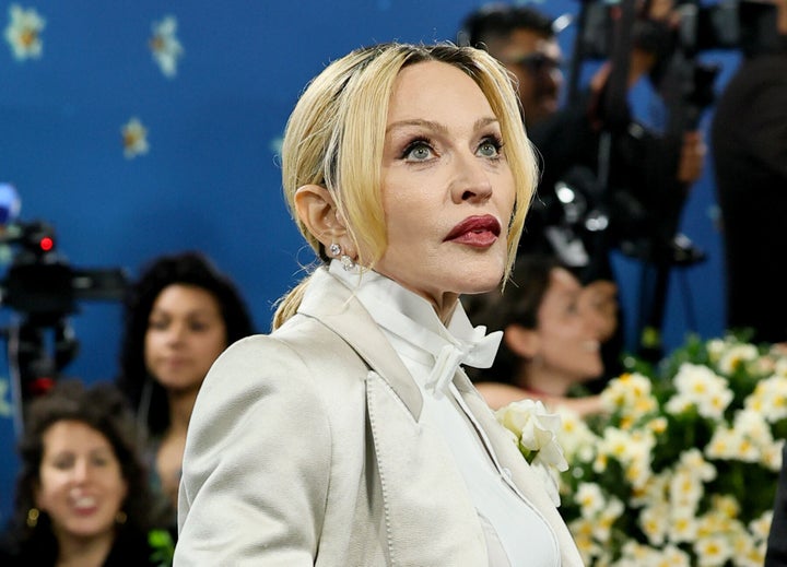 Η Μαντόνα στο κόκκινο χαλί του MET Gala στο Μανχάταν τη Δευτέρα 5 Μαΐου.