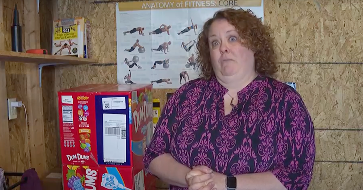 Kentucky Mom Shocked After Son Orders 70K Dum-Dum Suckers From Amazon