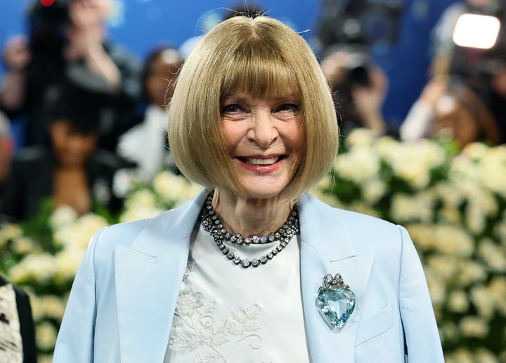 Anna Wintour Had 1 Flaw On Her Met Gala Costume, And Followers Suppose It Might Get Somebody ‘Fired’ - The Boston Courier 2 Ignorance was bliss for Wintour, who appeared to be having fun at the gala.