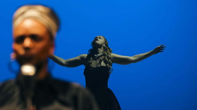 Idra Kayne, Λένα Παπαληγούρα «Όσα παίρνει ο άνεμος».