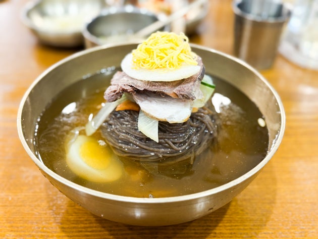 「ソルヌン」の平壌冷麺！アートみたいな盛り付け