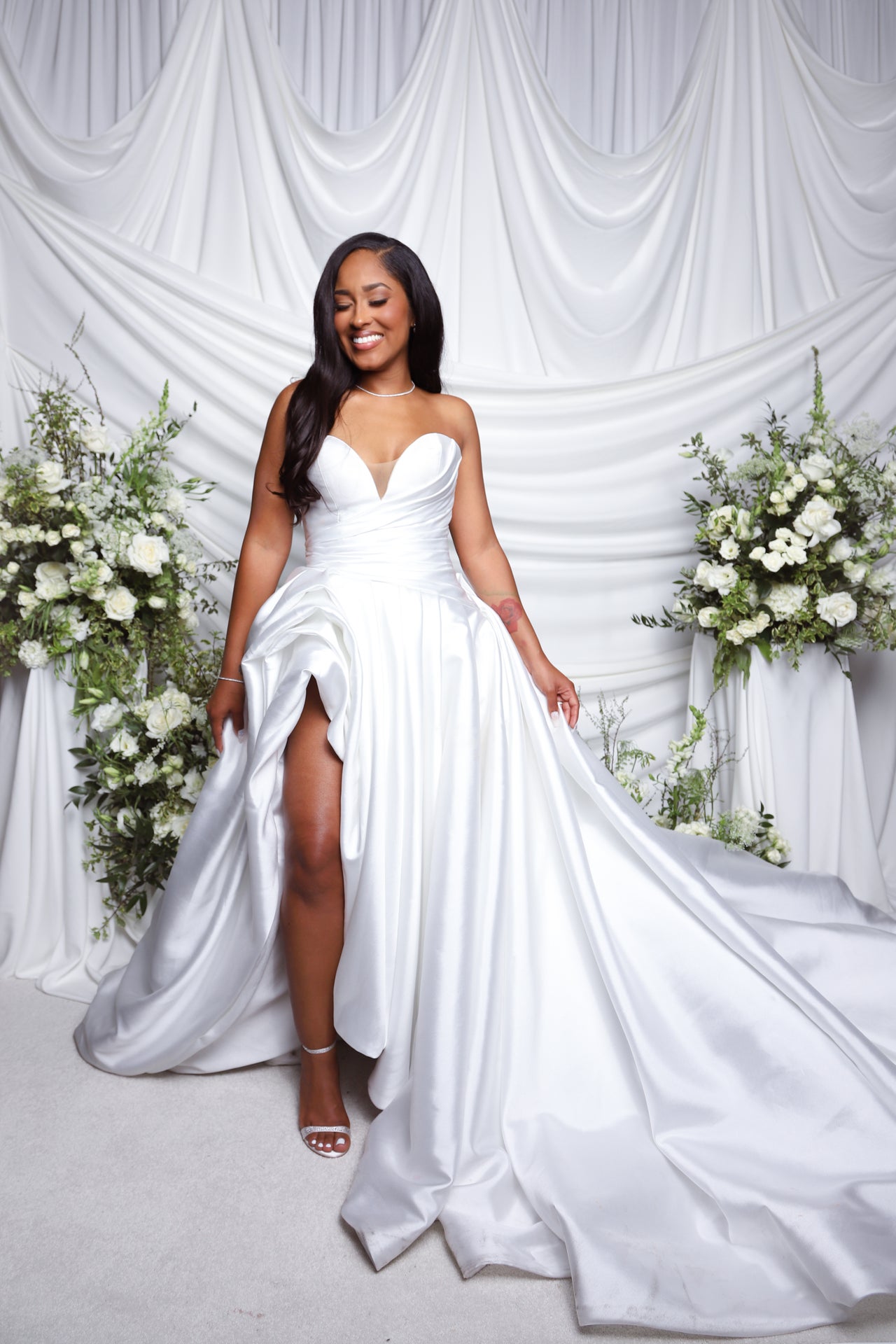 Des Vignes found her perfect wedding gown at Jaxon James Couture’s bridal shop in Los Angeles. It was designed by Nicole + Felicia, the luxury fashion house brand worn by stars like Taylor Swift, Megan Thee Stallion and Jennifer Lopez.