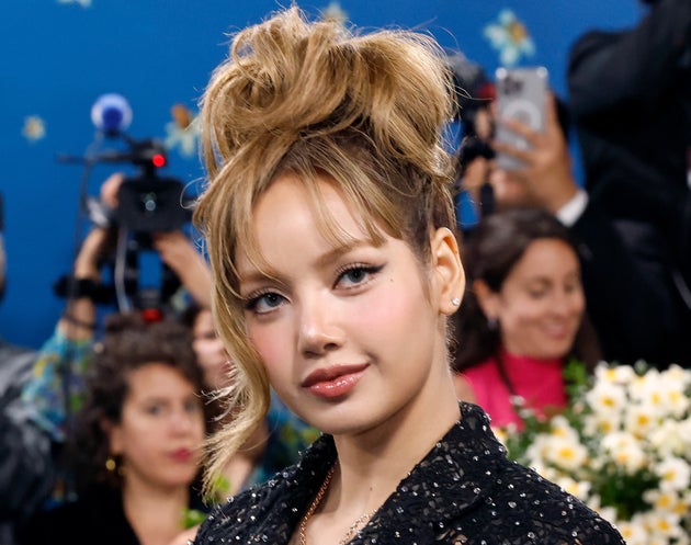 「Superfine：Tailoring Black Style（華麗なるブラック・スタイル）」をテーマに、アメリカ・ニューヨークのメトロポリタン美術館で開かれたメットガラに参加したBLACKPINKのリサさん（2025年5月5日）