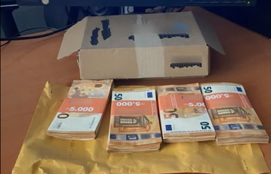 Βρήκε 20.000 ευρώ σε κάδο ανακύκλωσης.