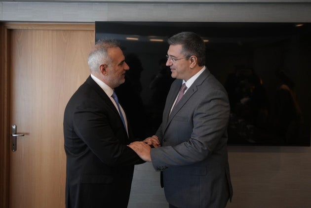 Ο αναπληρωτής διευθύνων Σύμβούλος του ΟΛΠ Παναγιώτης Τσώνης με τον Επίτροπο Βιώσιμων Μεταφορών και Τουρισμού της Ευρωπαϊκής Ένωσης Απόστολο Τζιτζικώστα.