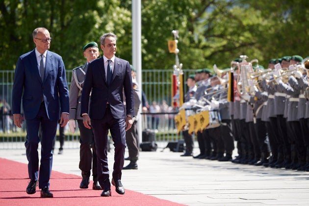 Στιγμιότυπο από την τελετή υποδοχής του Κυριάκου Μητσοτάκη στη Γερμανία