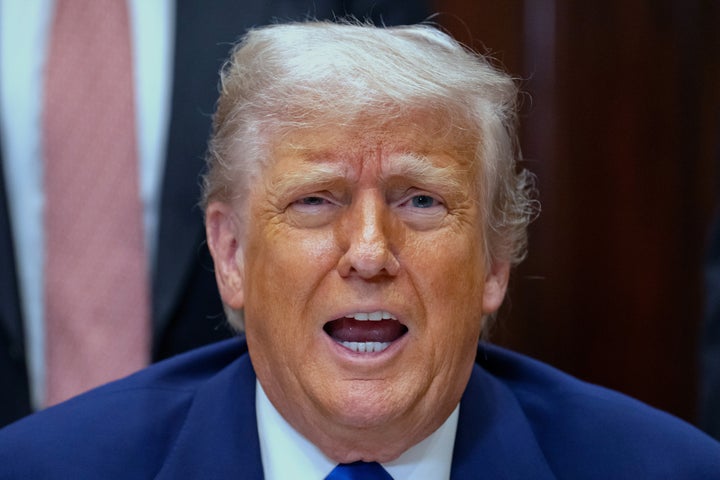 Trump sugeriu nas mídias sociais que seria tolice recusar o