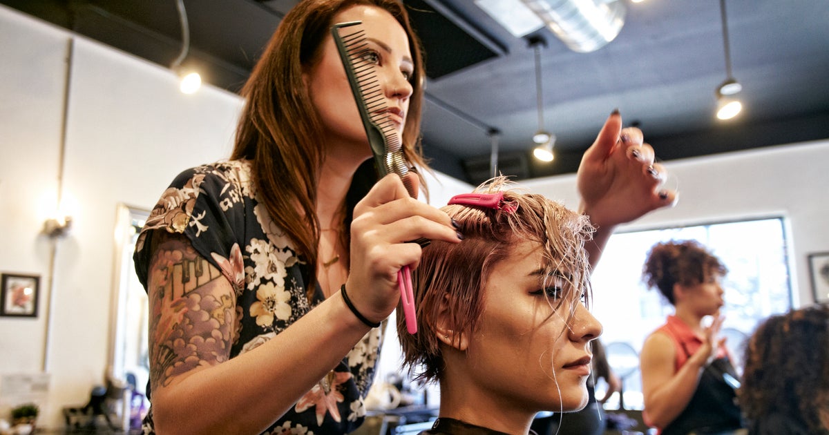 Image for article Hair Stylists Are Bracing For A Recession And Noticing A Hot New Trend With Clients