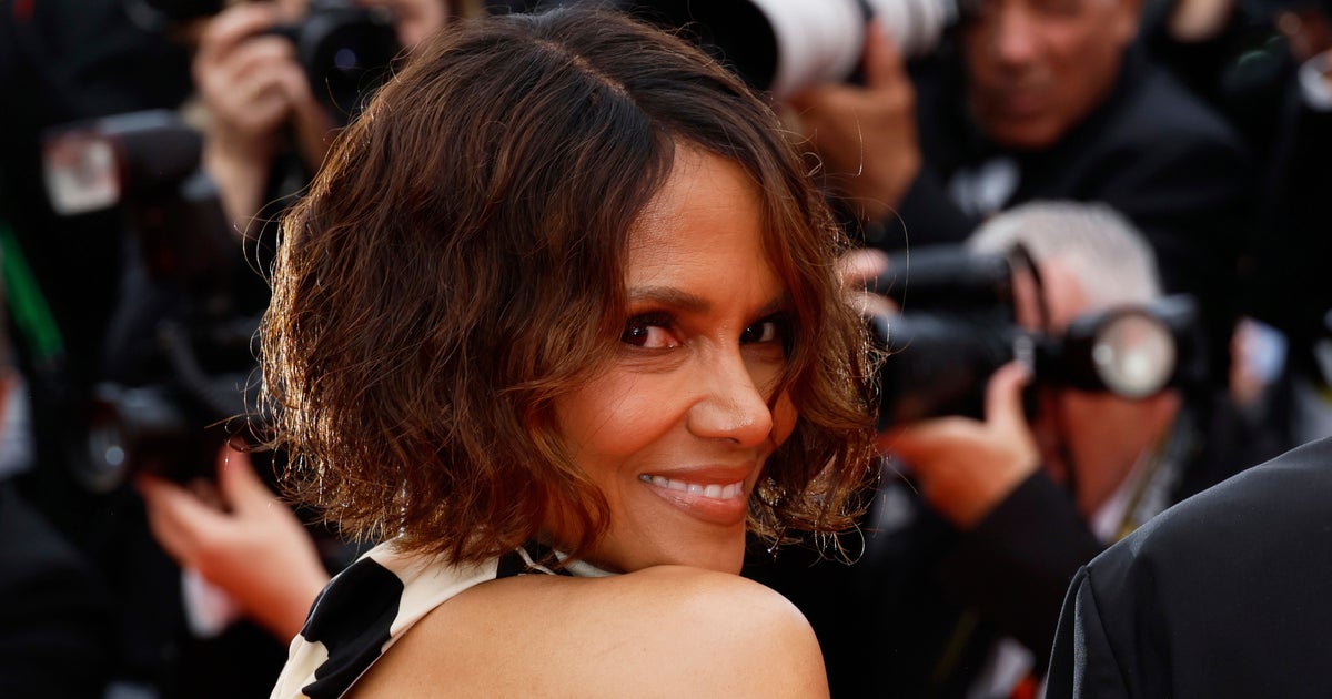 NextImg:Megyn Kelly Loses It Over Halle Berry’s Intimate Mother’s Day Video