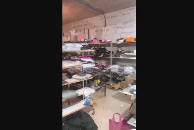 Ο αποθηκευτικός χώρος του καταστήματος στην Κρήτη, που βρέθηκαν τα 6.000 απομιμητικά προϊόντα.