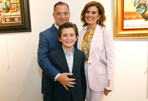 Ο Άδωνις Γεωργιάδης με την Ευγενία Μανωλίδου και τον γιο τους Αλκαίο.