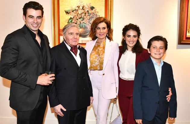 Η Ευγενία Μανωλίδου με τον πρώην σύζυγό της, Θεόδωρο Μανωλίδη και τα τρία της παιδιά, Αλέξανδρο Μανωλίδη, Θεοδώρα Μανωλίδου και Αλκαίο Γεωργιάδη.