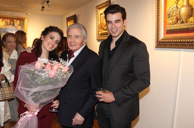 Ο Θεοδωρος Μανωλίδης με τα δύο του παιδιά, Θεοδώρα και Αλέξανδρο.