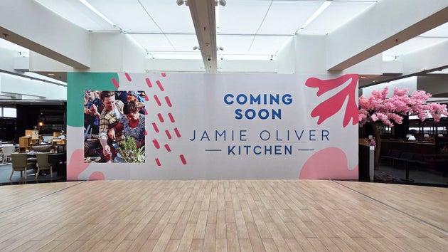 Ο Jamie Oliver φέρνει για πρώτη φορά στην Ελλάδα τις γεύσεις από τα ταξίδια του στο Golden Hall!