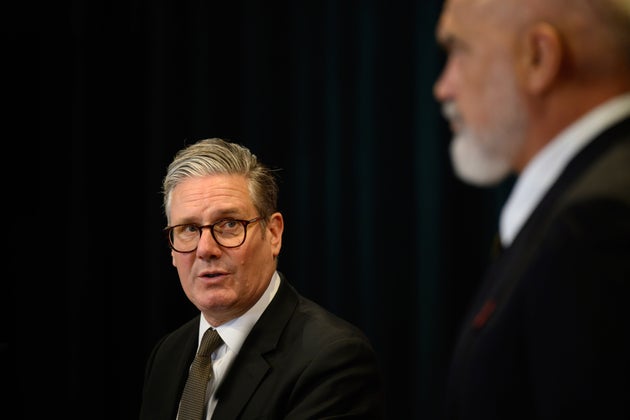 Ο πρωθυπουργός της Βρετανίας Keir Starmer, αριστερά, και ο πρωθυπουργός της Αλβανίας Edi Rama παρευρίσκονται σε συνέντευξη Τύπου στην Kryeministria στα Τίρανα, Αλβανία, την Πέμπτη 15 Μαΐου 2025. (Leon Neal/Pool via AP)