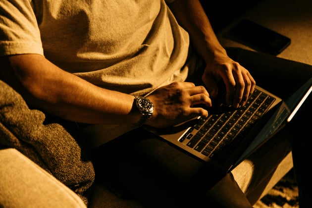 Πότε θεωρείται μοιχεία κάτι και πότε όχι; Εξαρτάται. 