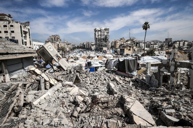 Τοπίο απόλυτης καταστροφής στη Λωρίδα της Γάζας από τους ισραηλινούς βομβαρδισμούς 