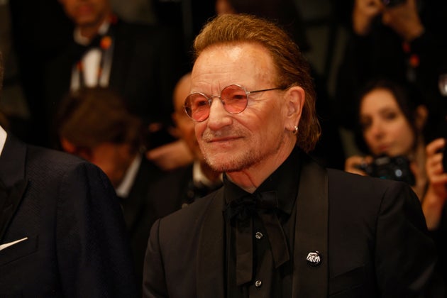 Ο Bono στην πρεμιέρα της ταινίας «Bono: Stories of Surrender», 78ο Φεστιβάλ Καννών, 16 Μαΐου 2025. (Photo by Joel C Ryan/Invision/AP)
