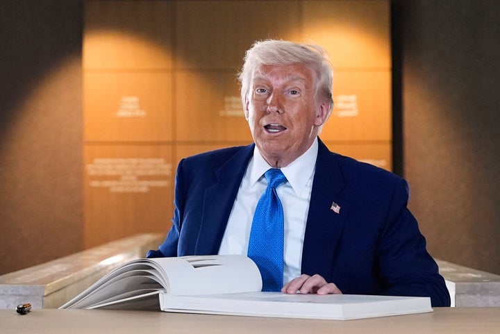 Trump defendeu vigorosamente seus planos de aceitar um jato de US $ 400 milhões do Catar.