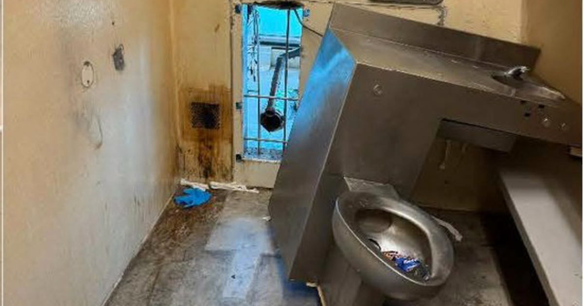 Photo Reveals Message Left By New Orleans Jail Escapees UK Crime