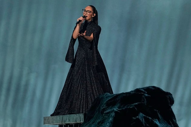 H Klavdia στη σκηνή του τελικού της Eurovision, Βασιλεία της Ελβετίας, Μάιος 2025. (AP Photo/Martin Meissner)