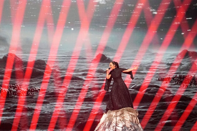 Η Klavdia στη σκηνή του τελικού της Eurovision, Βασιλεία της Ελβετίας, Μάιος 2025. (AP Photo/Martin Meissner)