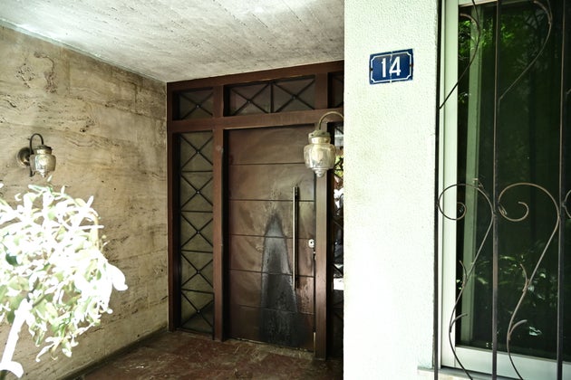 Στη πόρτα της πολυκατοικίας όπου διαμένει ο πρώην αναπληρωτής προέδρς του ΕΟΔΑΣΑΑΜ, Χρήστος Παπαδημητρίου, είχε τοποθετηθεί ο αυτοσχέδιος εμπρηστικός μηχανισμός