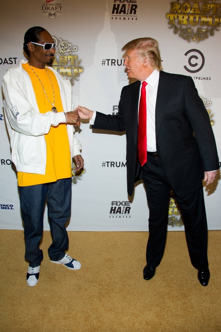 Snup DoggとDonald Trumpは、2011年の「Fried Comedy of the Last」に描かれています