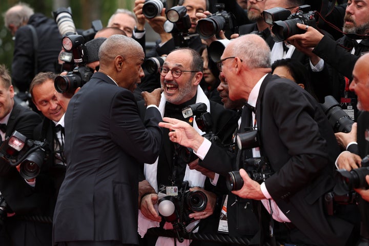 Denzel Washington Has 2 Blunt Phrases For Photographer In Heated Purple Carpet Second - The Boston Courier 1 The photographer laughs as Washington speaks with him.