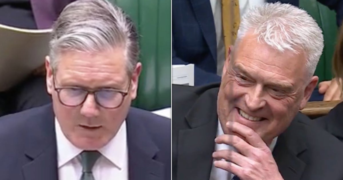 PMQS Farageの不在下の優先事項は非常に優れているので、英国の代理人を改革しても笑いました