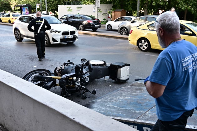 Τροχαίο ατύχημα στη Λ. Συγγρού, με παράσυρση πεζού από μοτοσικλέτα με τους δύο τραυματίες να διακομίζονται στο νοσοκομείο. Τετάρτη 21 Μαΐου 2025 (ΚΩΣΤΑΣ ΤΖΟΥΜΑΣ/EUROKINISSI)