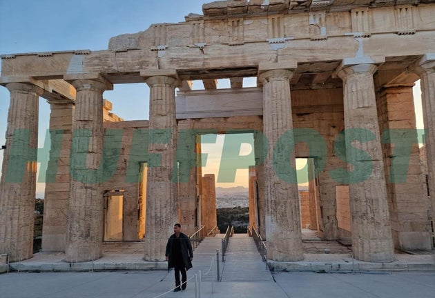 Στιγμιότυπο από τα γυρίσματα του The Greek Job στην Ακρόπολη.