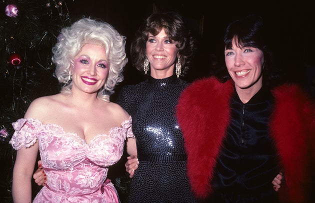 Dolly Parton with her 9 To 5 co-stars Jane Fonda and Lily Tomlin at the film's premiere in 1980.