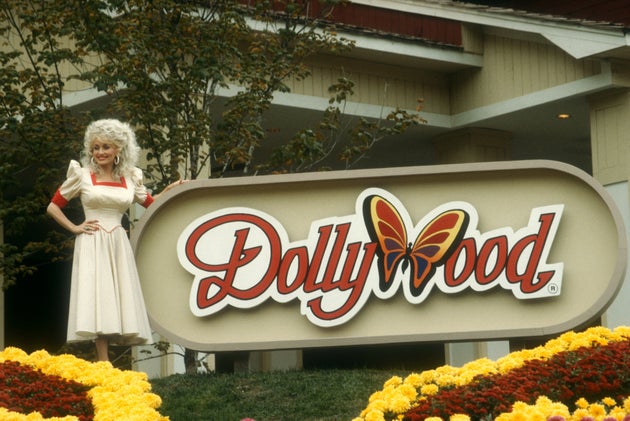 Dolly Parton poses for a portrait at Dollywood in 1988